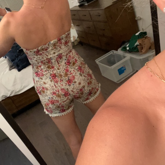 Floral Strapless shorts romper - Picture 3 of 3